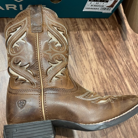 Kids Ariat size 2 cowgirl cowboyy boots - Picture 5 of 11